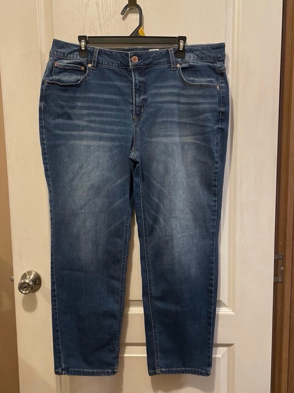 Time and Tru Straight-Leg Boyfriend Jeans in Mid Blue Wash Size: 20